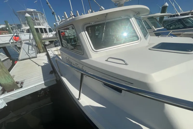 Slide: The Image of 2007 Parker 2820 XLD Sport Cabin boat docked at marina under clear blue sky. - 95