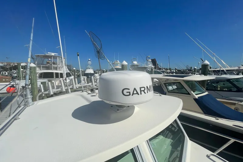 Slide: The Image of 2007 Parker 2820 XLD Sport Cabin with Garmin radar at marina. - 96