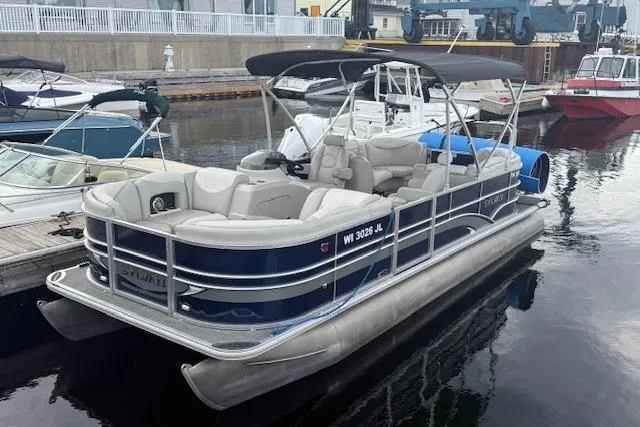 Slide: The Image of 2015 Sylvan Mirage Cruise 8522 LZ pontoon boat docked in marina. - 10