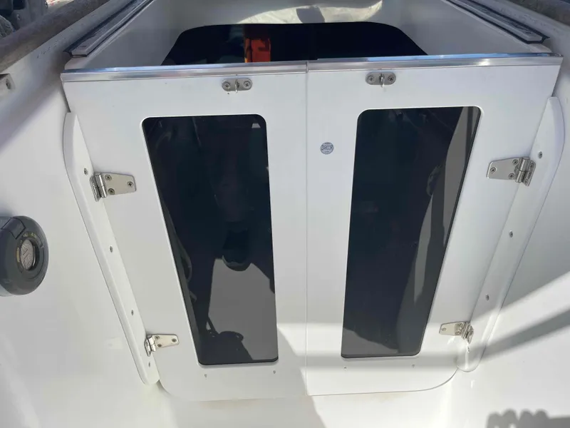 Slide: The Image of Beneteau Oceanis 473 Zircon yacht cabin doors, 2004 model, featuring sleek design and sturdy hinges. - 4
