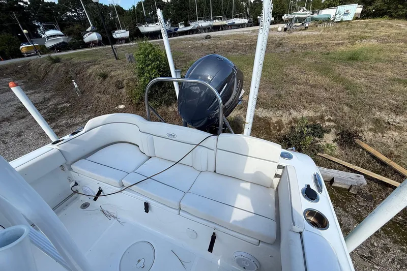 Slide: The Image of Sea Hunt Ultra 229 - 10