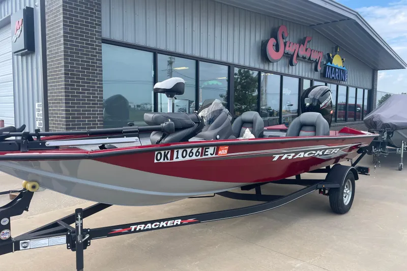 The Image of 2022 Tracker Pro Team 175 TXW boat displayed outside Sundown Marine dealership. - 0