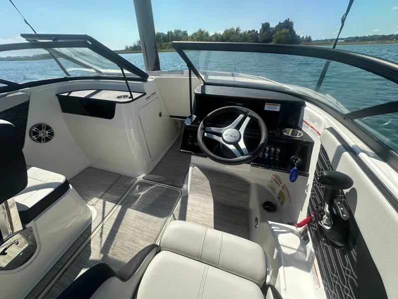 Slide: The Image of Sea Ray 190 SPX OUTBOARD 2025 - 12