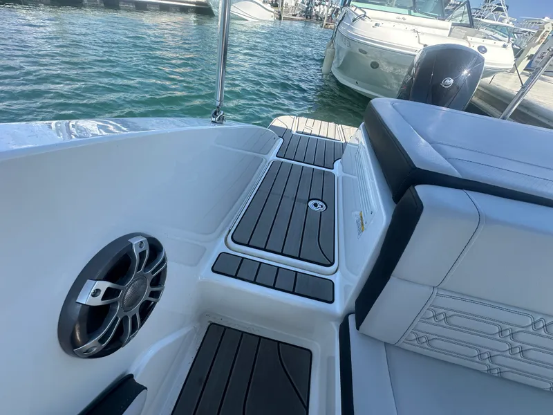 Slide: The Image of Sea Ray 190 SPX OUTBOARD 2025 - 3