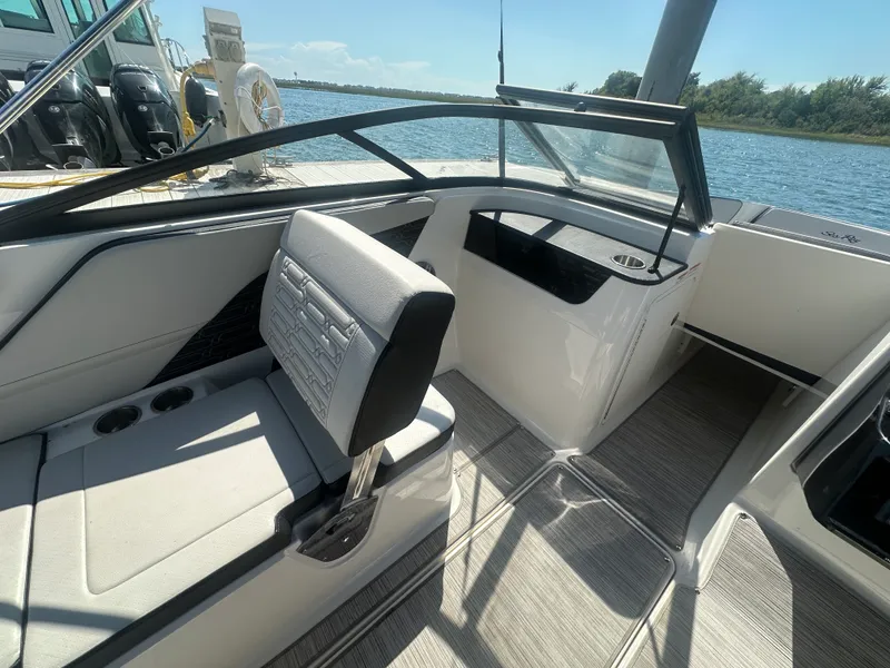 Slide: The Image of Sea Ray 190 SPX OUTBOARD 2025 - 7