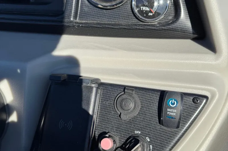 Slide: The Image of Control panel of 2025 Berkshire 22RFX LE 2.75 with power and trim switches. - 25