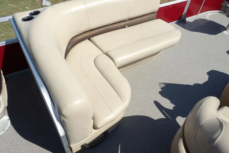 Slide: The Image of Beige seating on 2018 Sun Tracker BASS BUGGY® 18 DLX pontoon boat with cup holders. - 24