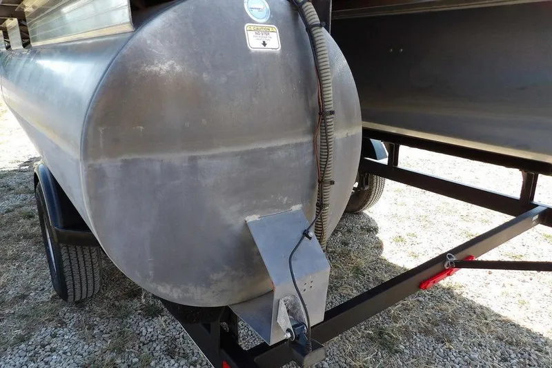 Slide: The Image of 2018 Sun Tracker BASS BUGGY® 18 DLX pontoon boat on trailer, rear view. - 34