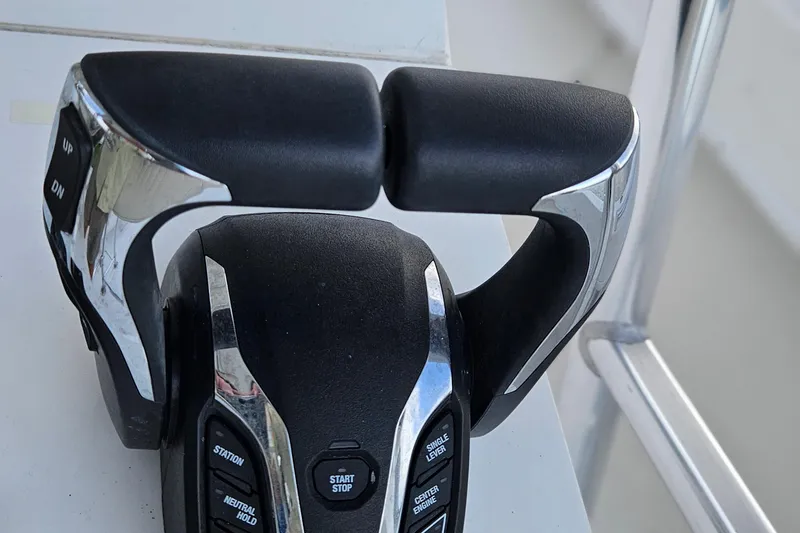 Slide: The Image of Wall-mounted black screen on a Contender 31 Open boat, 2002 model. - 18