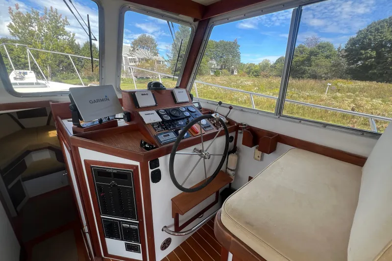 Slide: The Image of Cockpit of 1994 Zimmerman Marine Z36 Sedan Cruiser with Garmin navigation system. - 10