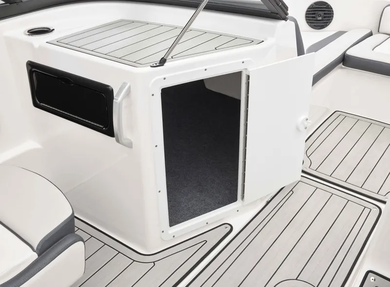 Slide: The Image of Yamaha 195S 2026 - 9