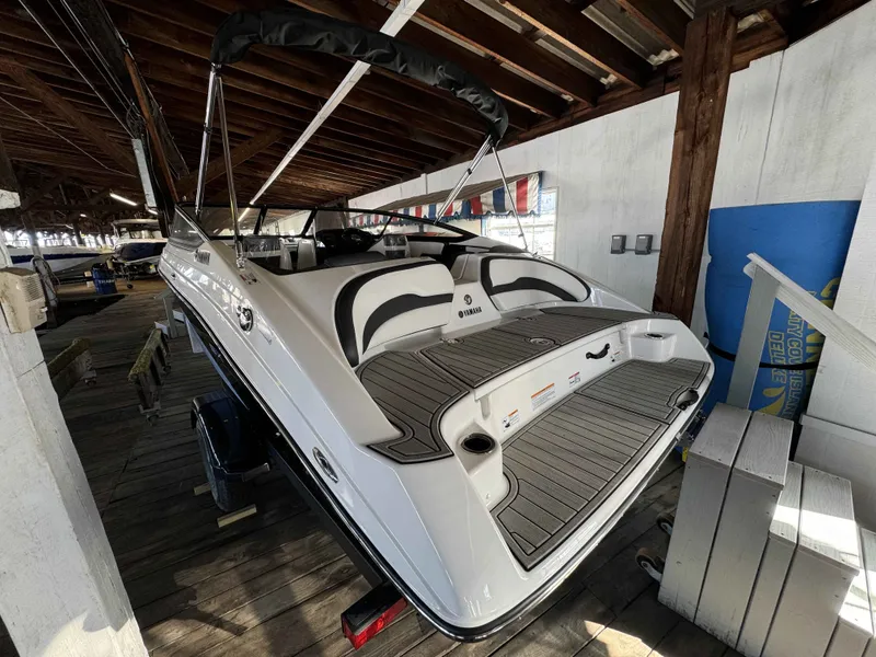 Slide: The Image of Yamaha SX195 2026 - 5