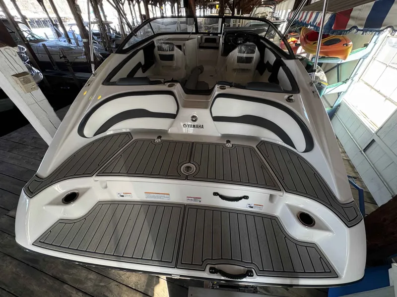 Slide: The Image of Yamaha SX195 2026 - 6