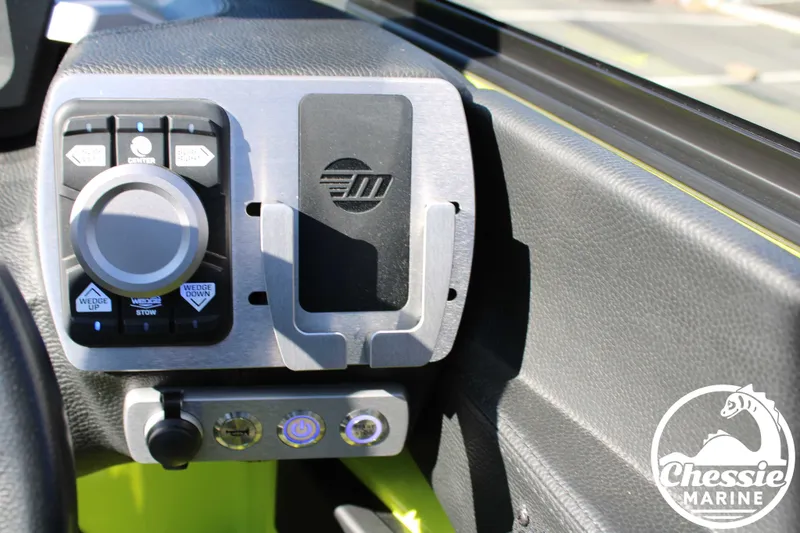 Slide: The Image of Malibu Wakesetter 22 LSV 2023 - 23