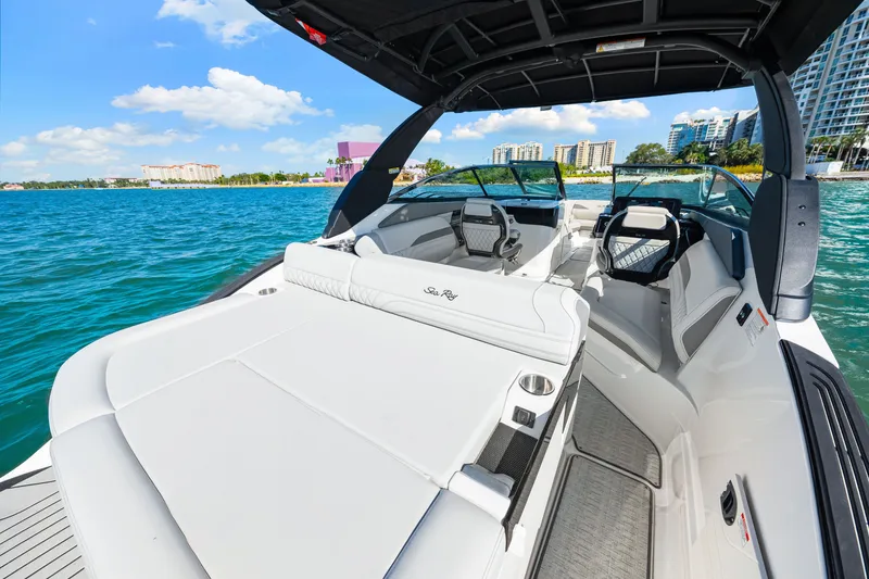 Slide: The Image of Sea Ray SLX 260 Outboard 2026 - 23
