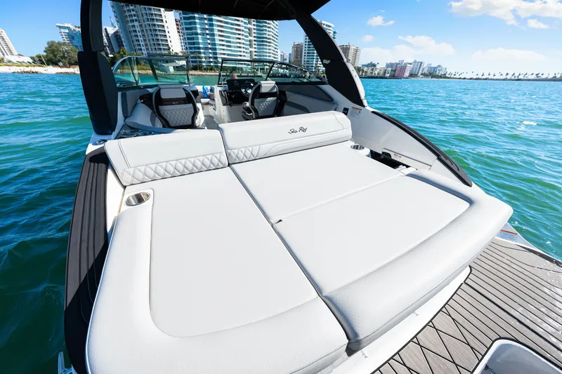 Slide: The Image of Sea Ray SLX 260 Outboard 2026 - 24