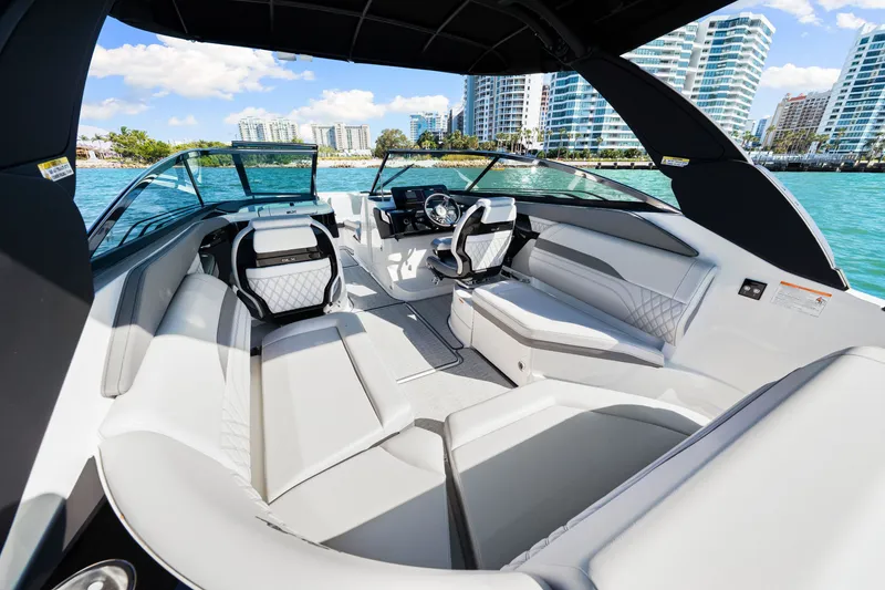 Slide: The Image of Sea Ray SLX 260 Outboard 2026 - 27
