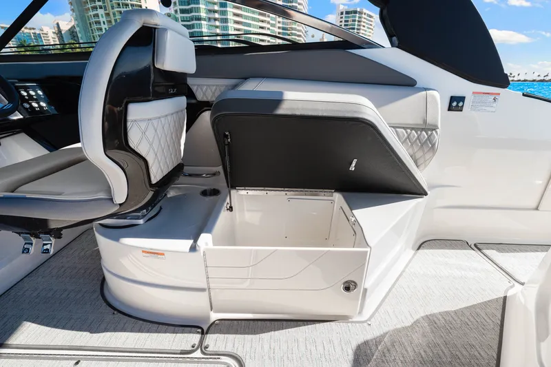 Slide: The Image of Sea Ray SLX 260 Outboard 2026 - 30