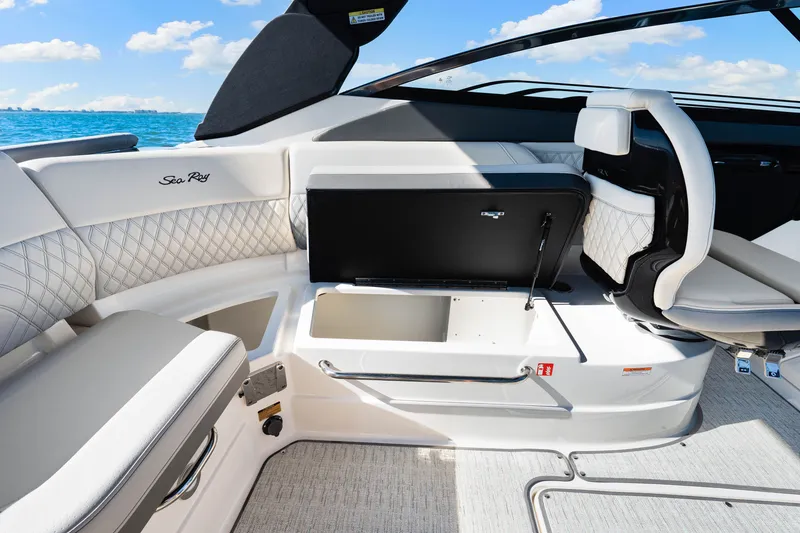 Slide: The Image of Sea Ray SLX 260 Outboard 2026 - 31