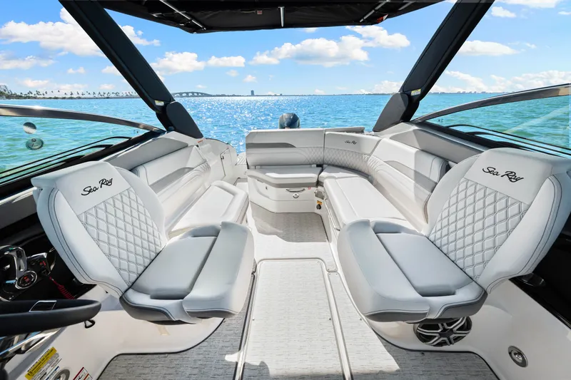 Slide: The Image of Sea Ray SLX 260 Outboard 2026 - 32