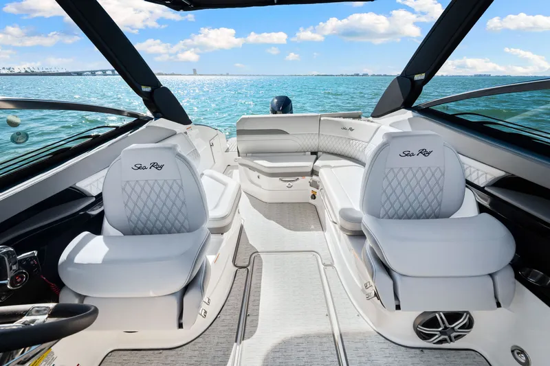 Slide: The Image of Sea Ray SLX 260 Outboard 2026 - 39
