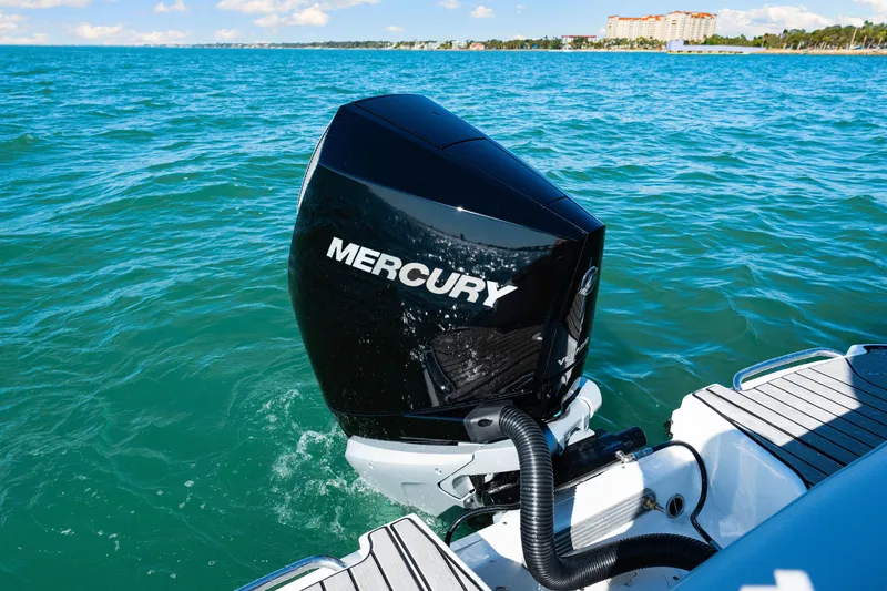 Slide: The Image of Sea Ray SLX 260 Outboard 2026 - 45