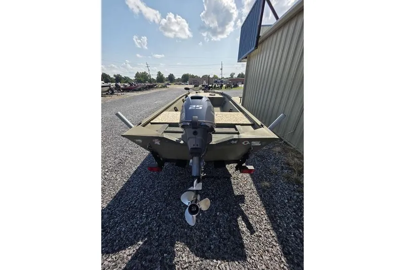 Slide: The Image of 2018 Tracker Grizzly 1648 boat with Yamaha outboard motor on gravel lot. - 6