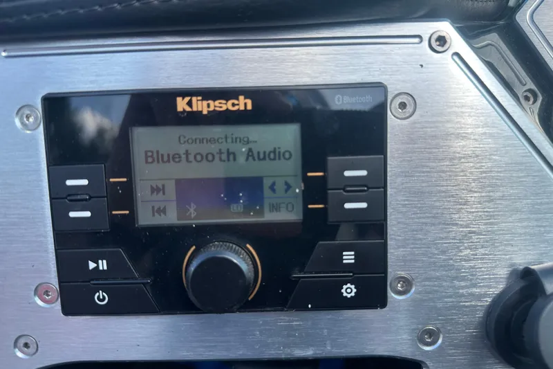 Slide: The Image of Klipsch audio system in 2019 MasterCraft NXT20, displaying Bluetooth connection screen. - 22