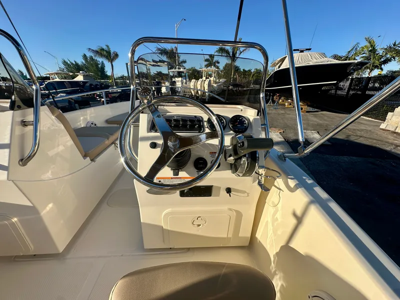 Slide: The Image of Scout 175 Sport Dorado 2025 - 1