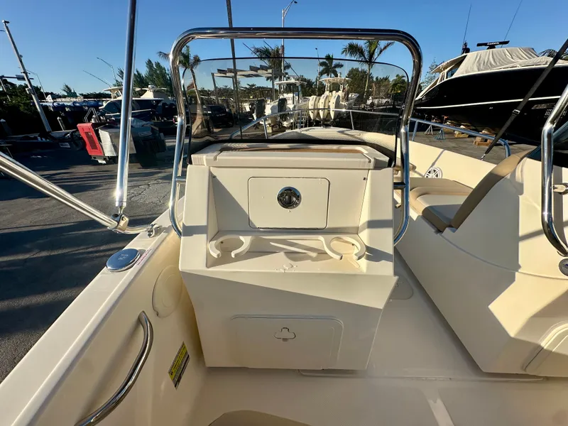 Slide: The Image of Scout 175 Sport Dorado 2025 - 9