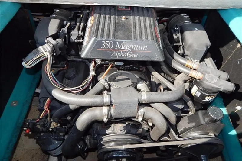 Slide: The Image of 1991 Wellcraft Eclipse 232 engine, 350 Magnum Alpha One, detailed view. - 4
