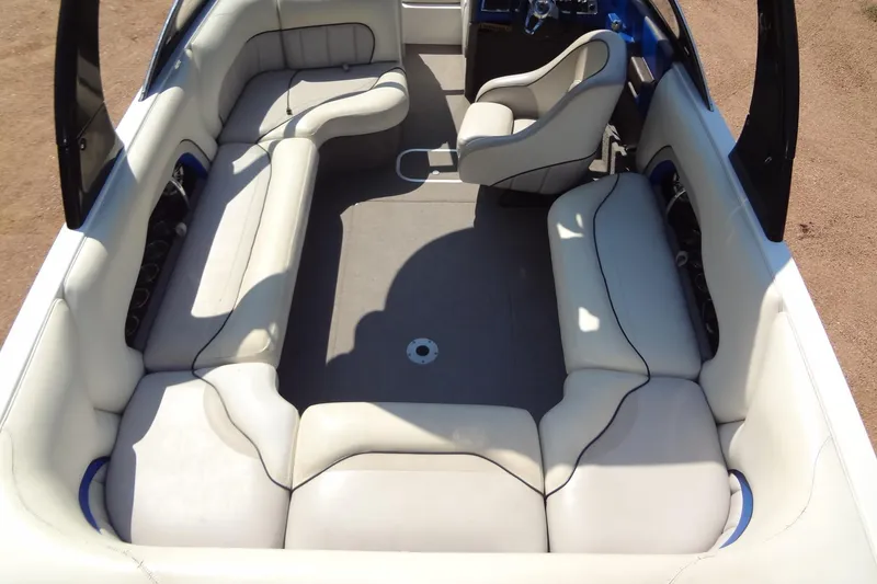 Slide: The Image of 2007 Malibu Wakesetter 23 LSV interior with spacious seating and modern design. - 10
