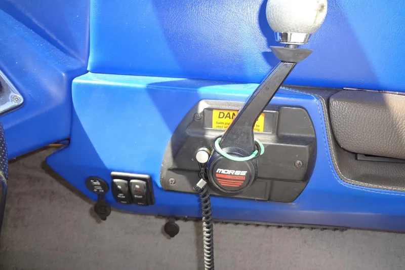 Slide: The Image of 2007 Malibu Wakesetter 23 LSV throttle control with blue interior detail. - 15