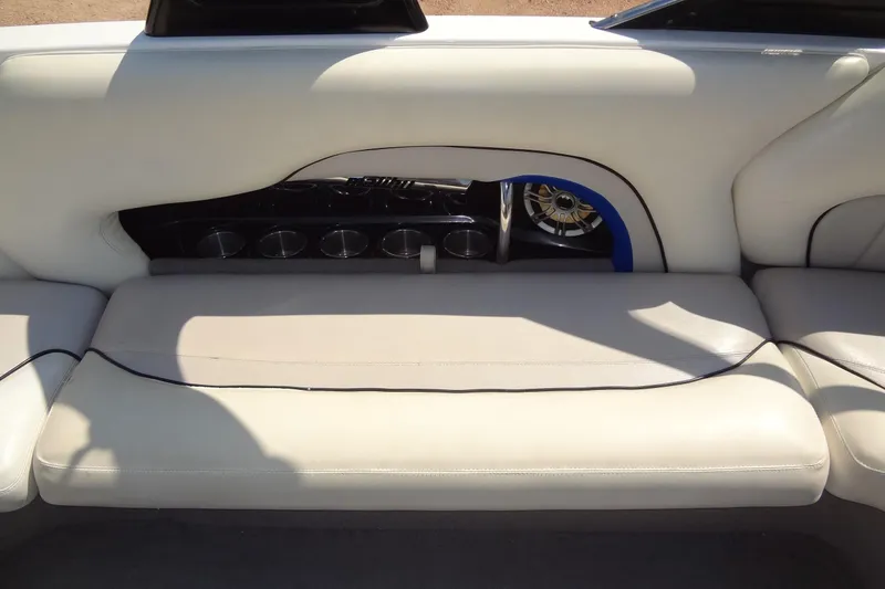 Slide: The Image of 2007 Malibu Wakesetter 23 LSV interior with white seating and cup holders. - 18