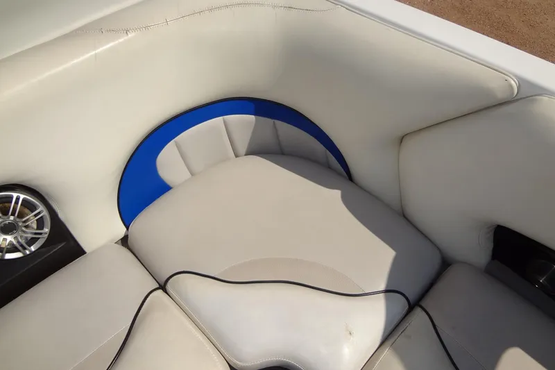 Slide: The Image of 2007 Malibu Wakesetter 23 LSV interior seating with speaker and blue accent. - 19