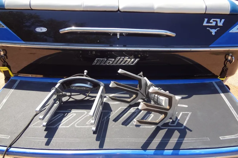 Slide: The Image of 2007 Malibu Wakesetter 23 LSV rear view with wakeboard racks. - 24