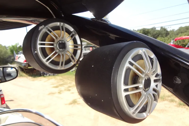 Slide: The Image of Speakers on a 2007 Malibu Wakesetter 23 LSV boat, mounted on a black frame. - 25