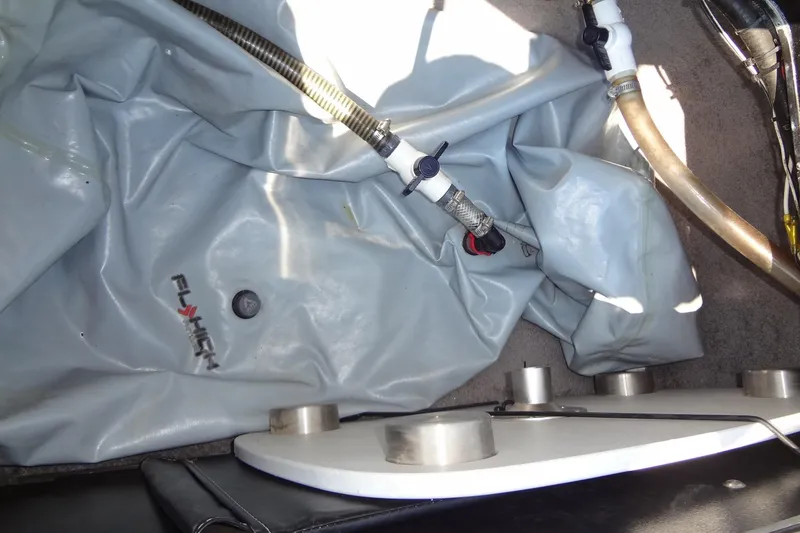 Slide: The Image of 2007 Malibu Wakesetter 23 LSV ballast system with Fly High bag and hoses. - 29