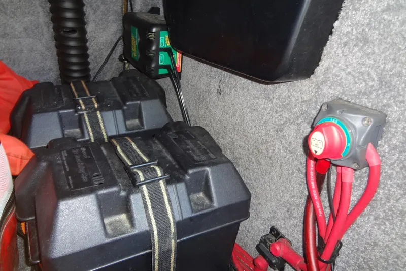 Slide: The Image of Battery compartment of a 2007 Malibu Wakesetter 23 LSV with wiring and switch. - 32