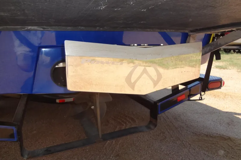 Slide: The Image of 2007 Malibu Wakesetter 23 LSV boat trailer with propeller and Power Wedge detail. - 33