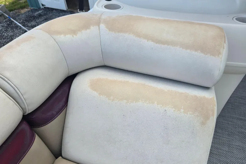 Slide: The Image of Oval boat table with cup holders on Sweetwater 2019RE, 2003 model. - 41