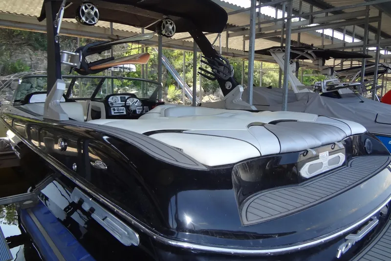 Slide: The Image of 2017 MB SPORTS F22 Tomcat boat with sleek design and luxurious seating. - 5