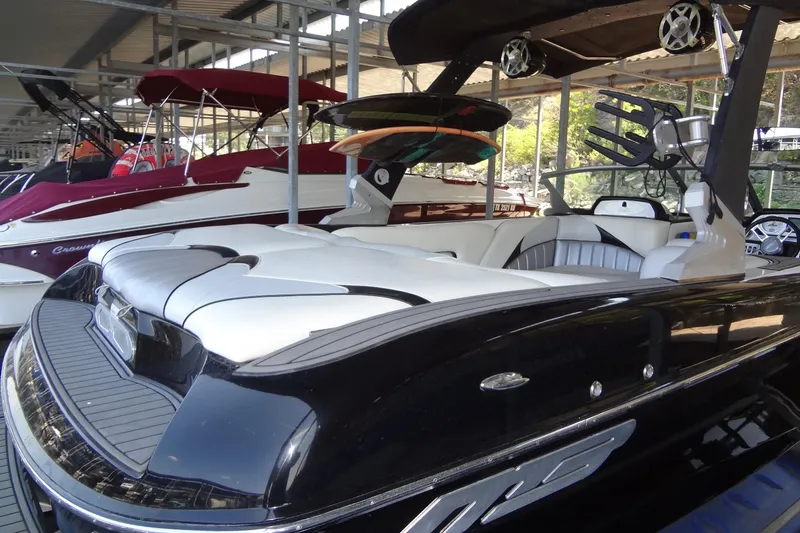 Slide: The Image of 2017 MB SPORTS F22 Tomcat boat with sleek design in a marina setting. - 7