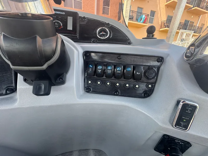 Slide: The Image of Leisure Kraft Boats Prestige 2635LX Tri-Toon 2021 - 11