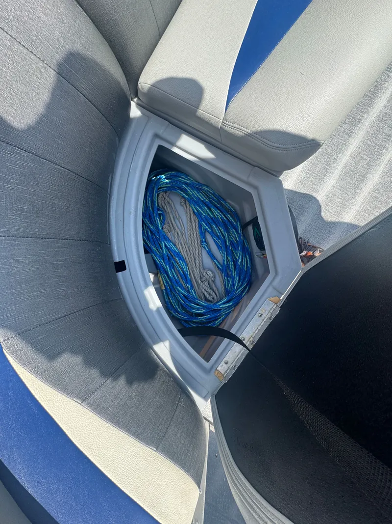 Slide: The Image of Leisure Kraft Boats Prestige 2635LX Tri-Toon 2021 - 14