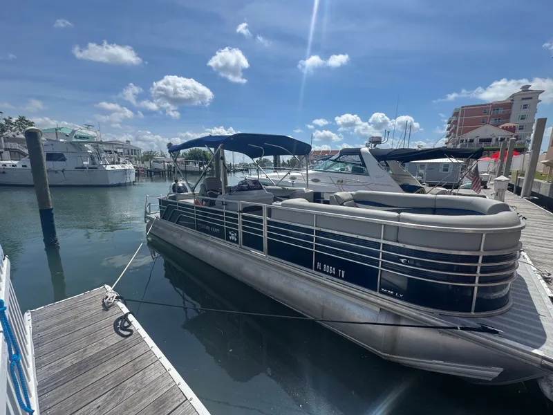 Slide: The Image of Leisure Kraft Boats Prestige 2635LX Tri-Toon 2021 - 2