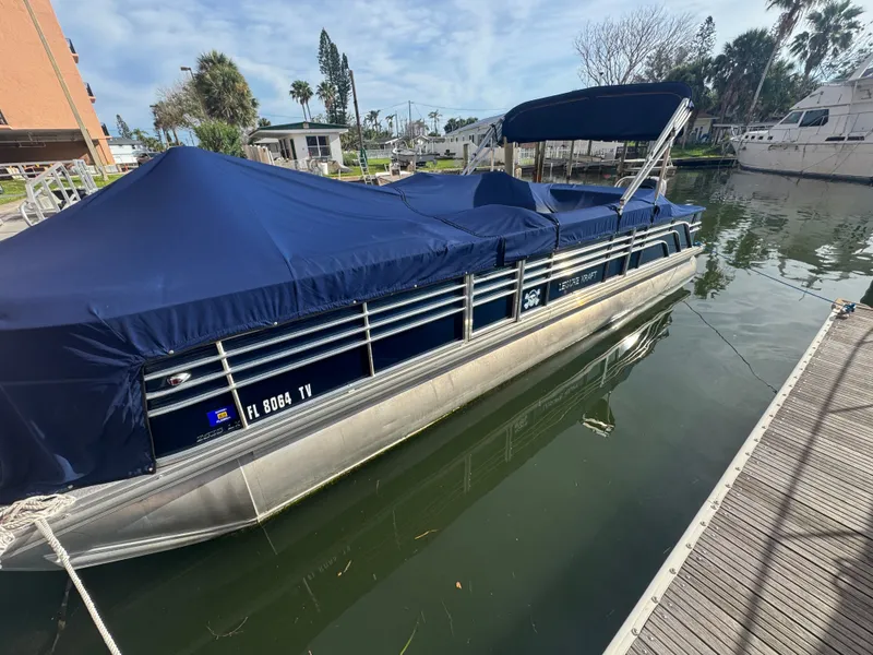 Slide: The Image of Leisure Kraft Boats Prestige 2635LX Tri-Toon 2021 - 21