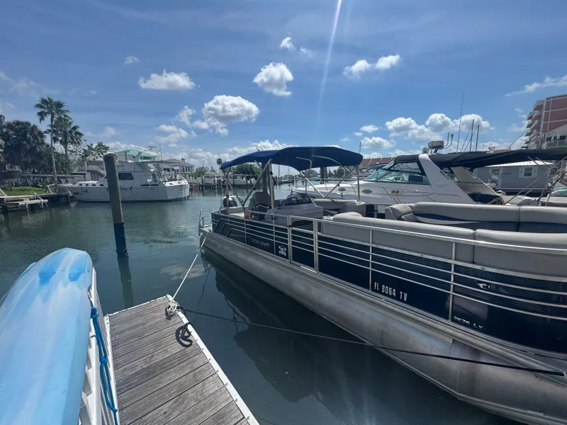 Slide: The Image of Leisure Kraft Boats Prestige 2635LX Tri-Toon 2021 - 3