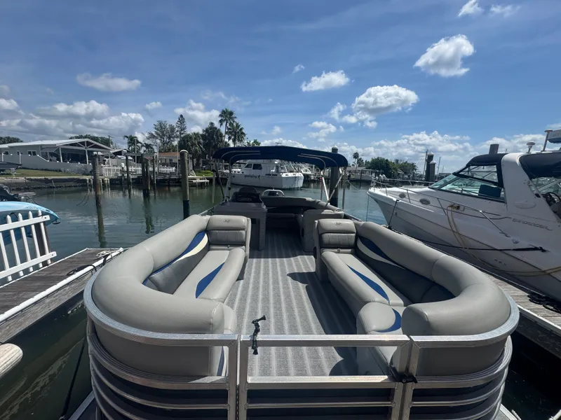 Slide: The Image of Leisure Kraft Boats Prestige 2635LX Tri-Toon 2021 - 4