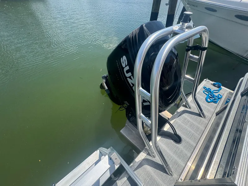 Slide: The Image of Leisure Kraft Boats Prestige 2635LX Tri-Toon 2021 - 6